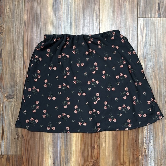 Hollister Ultra High Rise Mini Skirt Size XS - Picture 2 of 4